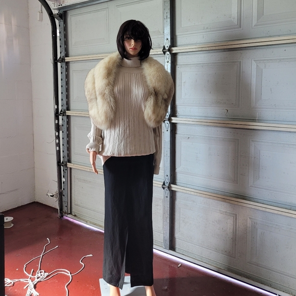Chic Cream Fur Stole - Picture 3 of 4